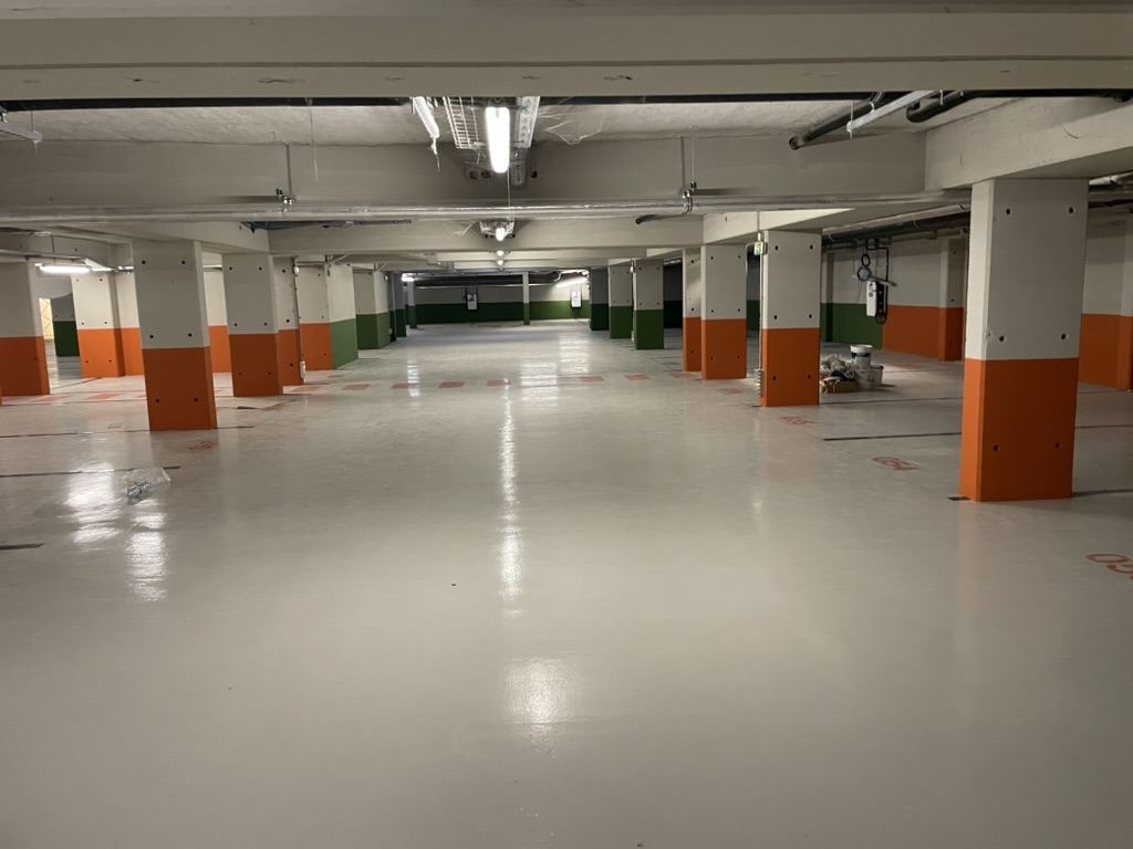 Parking rénové, Clichy
