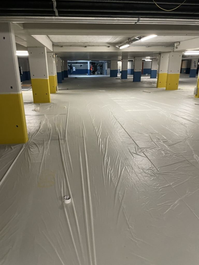 Zone protégée et équipe au travail, Clichy (92)